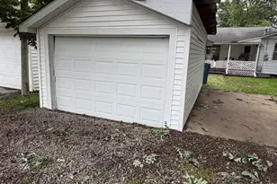 438 Anderson St, Centralia, IL 62801 - Photo 11