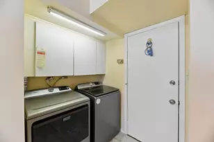 19726 Lake Shore Dr Ct, Lynwood, IL 60411 - Photo 11