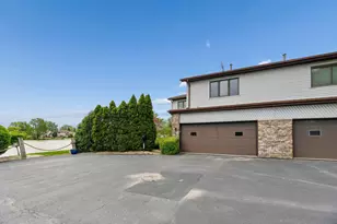19726 Lake Shore Dr Ct, Lynwood, IL 60411 - Photo 3