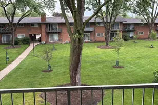 1840 W Hatherleigh Ct, Mount Prospect, IL 60056 - Photo 9