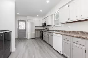 107 S Morris Ave, Bloomington, IL 61701 - Photo 15