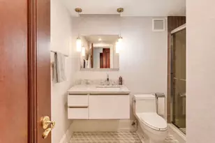 100 E Huron St, Chicago, IL 60611 - Photo 23