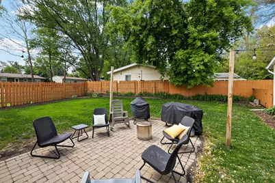 725 E Eisenhower Avenue, Palatine, IL 60074 - Photo 9