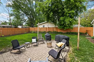 725 E Eisenhower Ave, Palatine, IL 60074 - Photo 9
