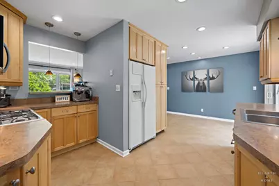 725 E Eisenhower Avenue, Palatine, IL 60074 - Photo 17