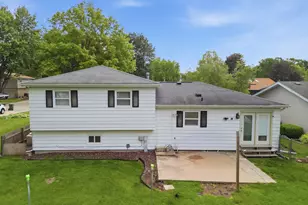 1905 20th Ave, Sterling, IL 61081 - Photo 3