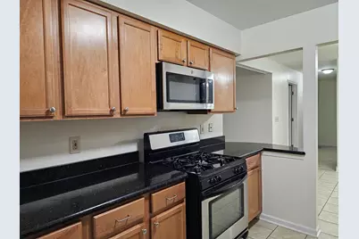833 Village Quarter Road #G5, West Dundee, IL 60118 - Photo 3