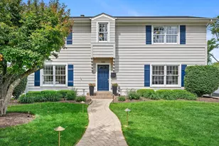 828 S Cambridge Ave, Elmhurst, IL 60126 - Photo 1