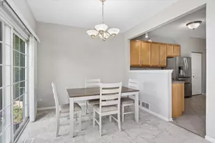19 Lily Ct, Bolingbrook, IL 60440 - Photo 9