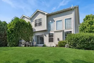 19 Lily Ct, Bolingbrook, IL 60440 - Photo 3