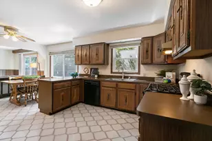 908 Firth Rd, Mundelein, IL 60060 - Photo 7