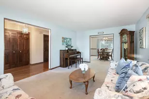 908 Firth Rd, Mundelein, IL 60060 - Photo 3