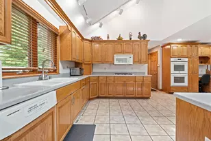 8135 Basswood Rd, Orland Park, IL 60462 - Photo 5