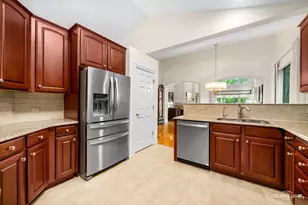 2311 Woodglen Ct, Aurora, IL 60502 - Photo 9