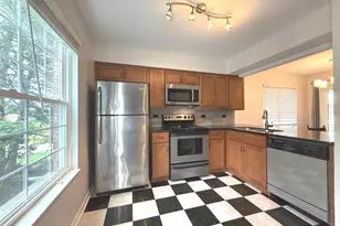 1757 Eastwood Ct, Schaumburg, IL 60195 - Photo 5