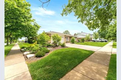 8129 Middlebury Avenue, Woodridge, IL 60517 - Photo 5