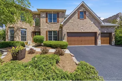 729 W Thornwood Drive, South Elgin, IL 60177 - Photo 1
