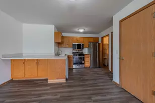 915 Spiros Ct, Dekalb, IL 60115 - Photo 3