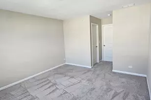 210 Timberleaf Cir, Roselle, IL 60172 - Photo 9