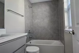 210 Timberleaf Cir, Roselle, IL 60172 - Photo 7