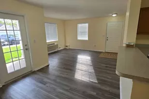 101 Silverstone Dr, Carpentersville, IL 60110 - Photo 3