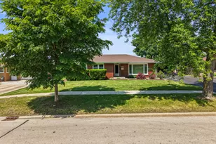 817 Summit Dr, Lockport, IL 60441 - Photo 3