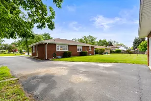 817 Summit Dr, Lockport, IL 60441 - Photo 5