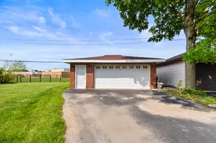 817 Summit Dr, Lockport, IL 60441 - Photo 7