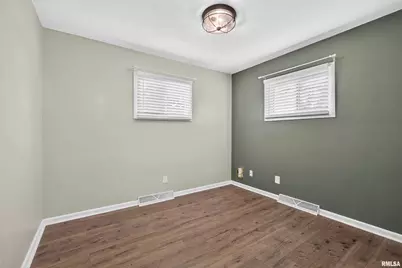 2449 W 13th Street, Davenport, IA 52804 - Photo 15