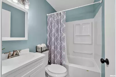 2449 W 13th Street, Davenport, IA 52804 - Photo 17