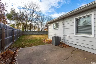 2449 W 13th Street, Davenport, IA 52804 - Photo 25