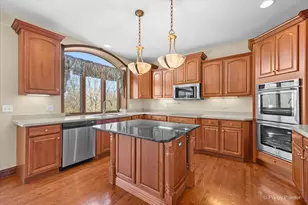 261 Johnson Woods Dr, Batavia, IL 60510 - Photo 13