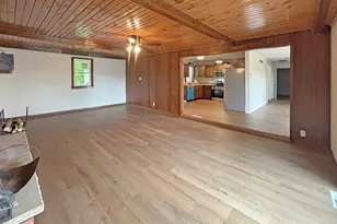 576 Timber Hills Dr, Freeport, IL 61032 - Photo 9
