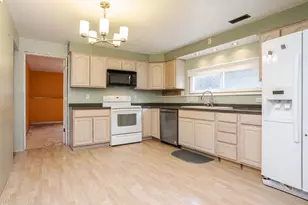 18 Oakwood Dr, Pontiac, IL 61764 - Photo 21