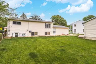 18 Oakwood Dr, Pontiac, IL 61764 - Photo 33