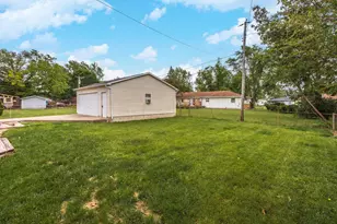 18 Oakwood Dr, Pontiac, IL 61764 - Photo 35