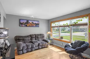 218 N Marion Ave, Bartlett, IL 60103 - Photo 3