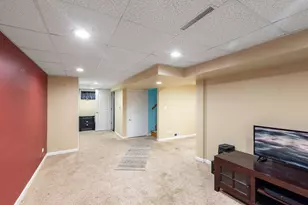 218 N Marion Ave, Bartlett, IL 60103 - Photo 11