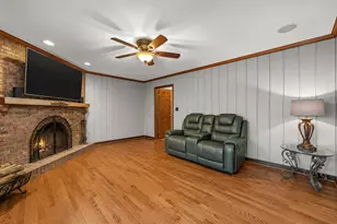 655 Oakview Dr, Algonquin, IL 60102 - Photo 5