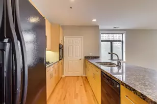33 W Huron St, Chicago, IL 60654 - Photo 7