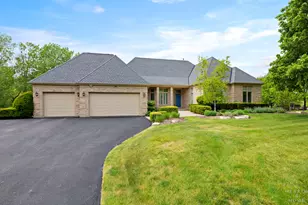 32 Rosewood Dr, Hawthorn Woods, IL 60047 - Photo 1