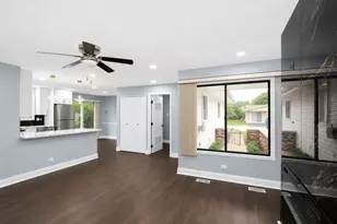 951 Chelsea Ln, Schaumburg, IL 60193 - Photo 9