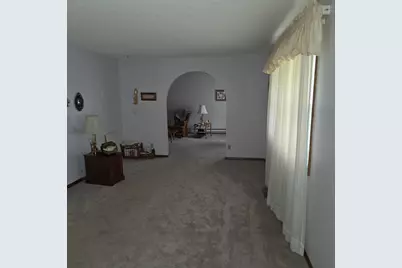 107 S 10th Street S, Benton, IL 62812 - Photo 5