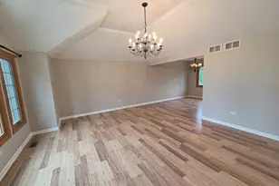 8112 Rutherford Dr, Woodridge, IL 60517 - Photo 3