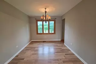 8112 Rutherford Dr, Woodridge, IL 60517 - Photo 5