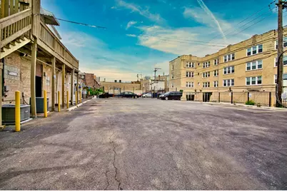 3034 W Montrose Avenue, Chicago, IL 60618 - Photo 3