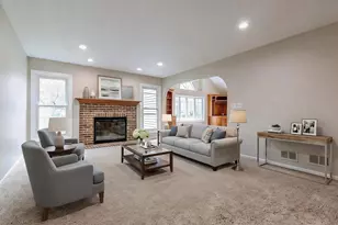 383 Barnswallow Ln, Vernon Hills, IL 60061 - Photo 5