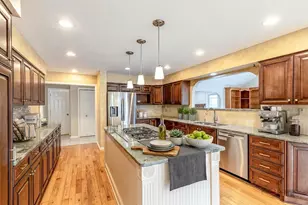 383 Barnswallow Ln, Vernon Hills, IL 60061 - Photo 7