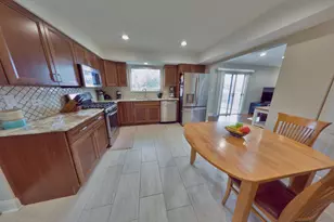 1284 Regent Dr, Mundelein, IL 60060 - Photo 7