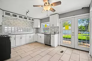 148 Blackhawk Dr, Park Forest, IL 60466 - Photo 5
